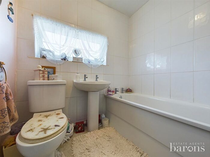 3 Bedroom End Of Terrace House For Sale In Bach Close, Brighton Hill, Basingstoke, RG22
