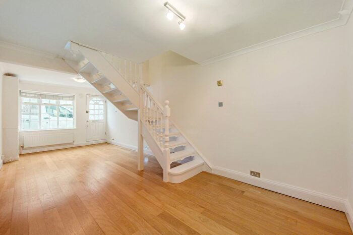 2 Bedroom Cottage To Rent In Beatrice Road, Richmond, TW10