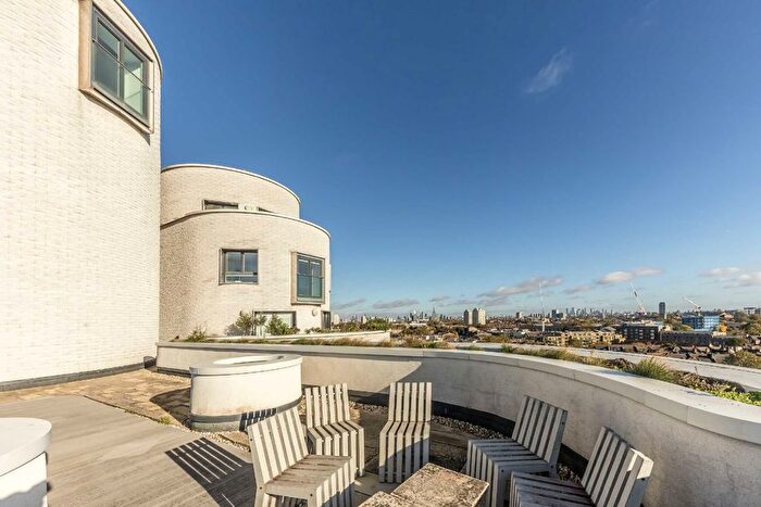 2 Bedroom Flat To Rent In Clement Avenue, Clapham, SW4