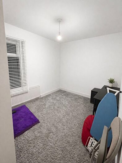 2 Bedroom Flat To Rent In Manor Road, Leyton, E10