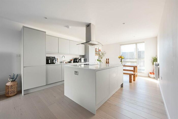 2 Bedroom Flat To Rent In Water Lane, Stratford, E15