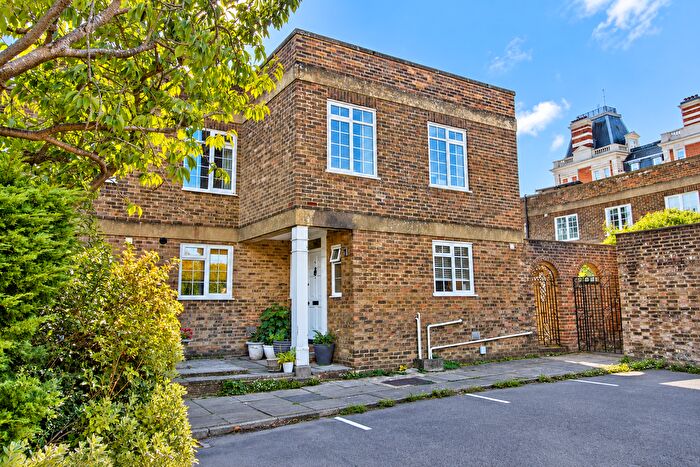 3 Bedroom Mews For Sale In Somerville Gardens, Tunbridge Wells, TN4