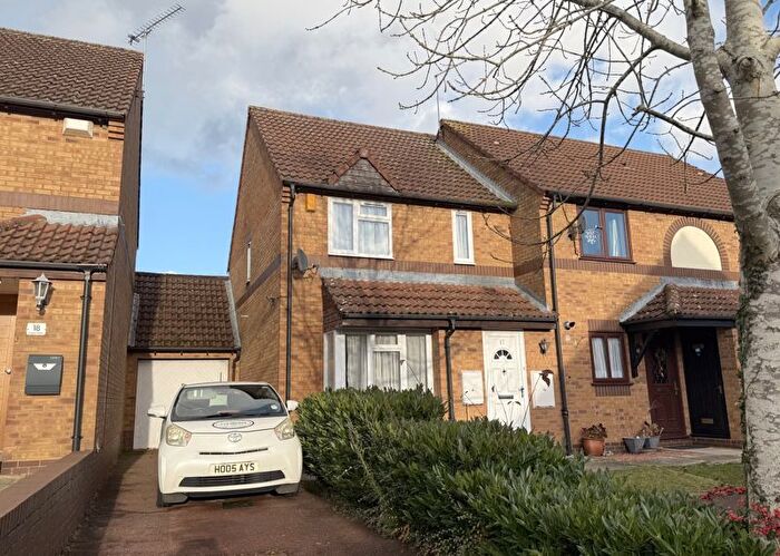 3 Bedroom Terraced House For Sale In Laurel Fields, Potters Bar, EN6