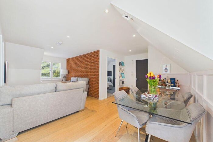 2 Bedroom Apartment For Sale In Merstham, RH1