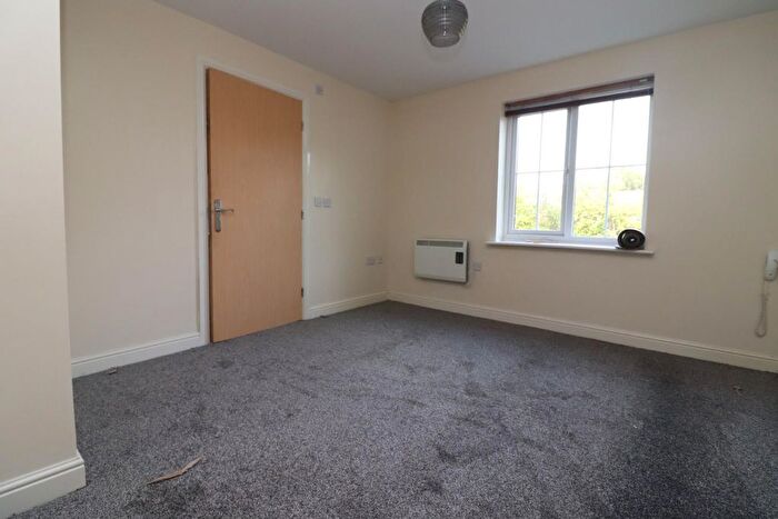 2 Bedroom Flat To Rent In Bellfield View, Bolton, BL1