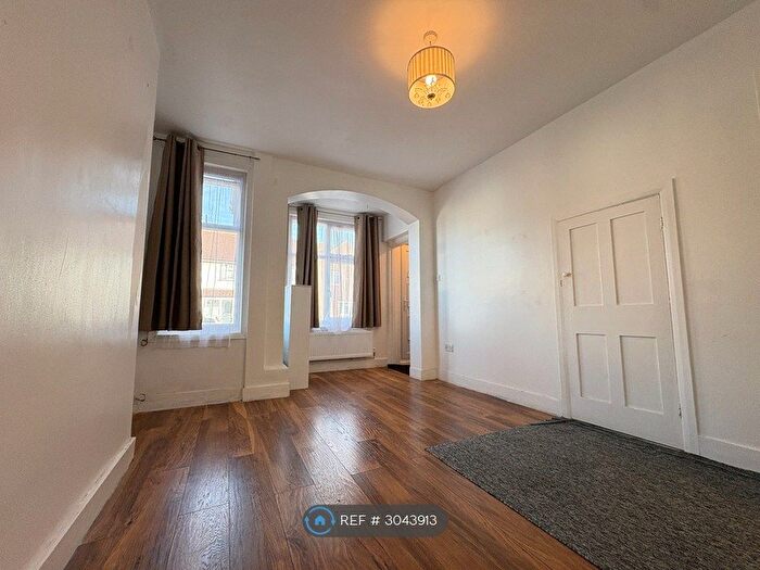 2 Bedroom Semi-detached House To Rent In Hazel Road, Erith, DA8