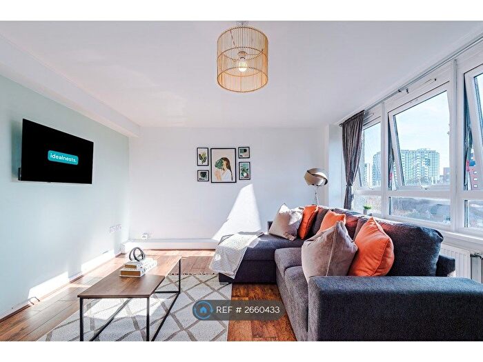 2 Bedroom Flat To Rent In Riverbank Tower, Salford, M3