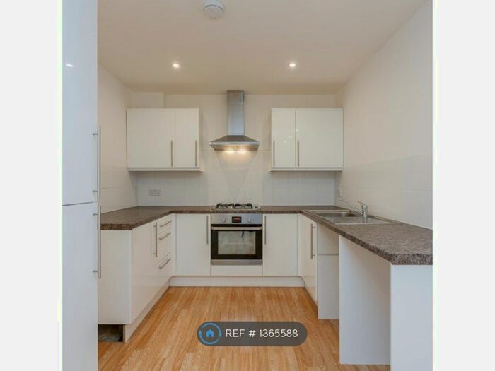 1 Bedroom Flat To Rent In Cambridge Road, Kingston, KT1