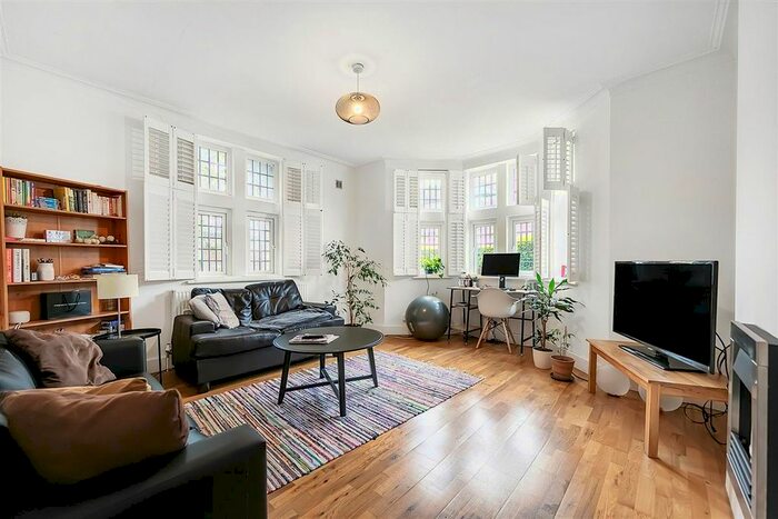 3 Bedroom Flat To Rent In Hazelbourne Road, London, SW12