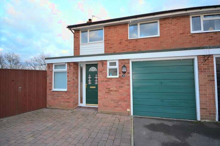3 Bedroom End Of Terrace House To Rent In Shenstone Drive, Burnham, SL1