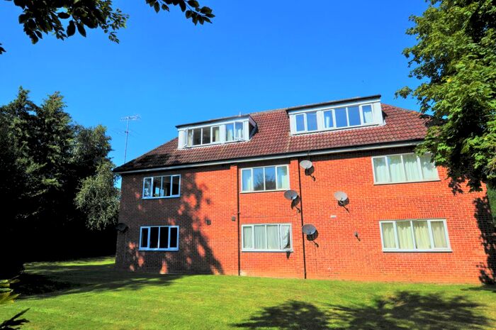 1 Bedroom Flat To Rent In The Cedars, Guildford, Surrey, GU1