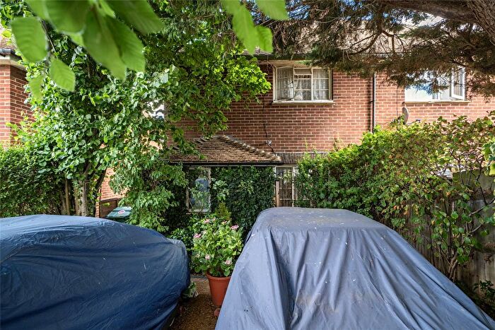 3 Bedroom Semi Detached House For Sale In Caley Road, Tunbridge Wells, Kent, TN2