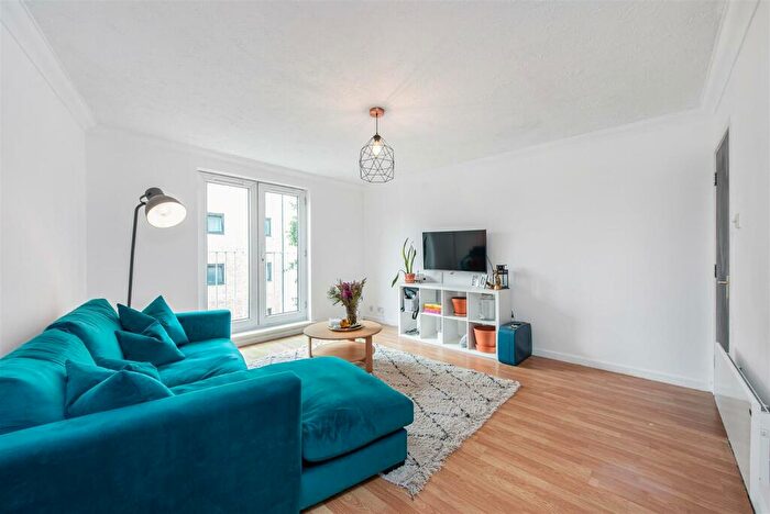 1 Bedroom Apartment To Rent In Globe Road, London, E2