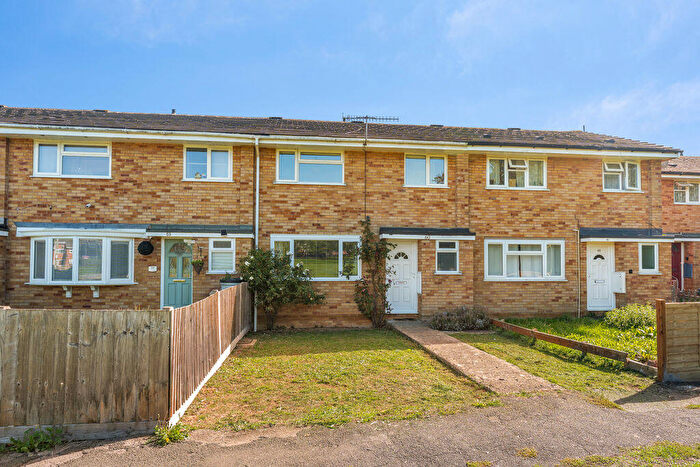 3 Bedroom Terraced House For Sale In Evenlode, Banbury - No Onward Chain, OX16