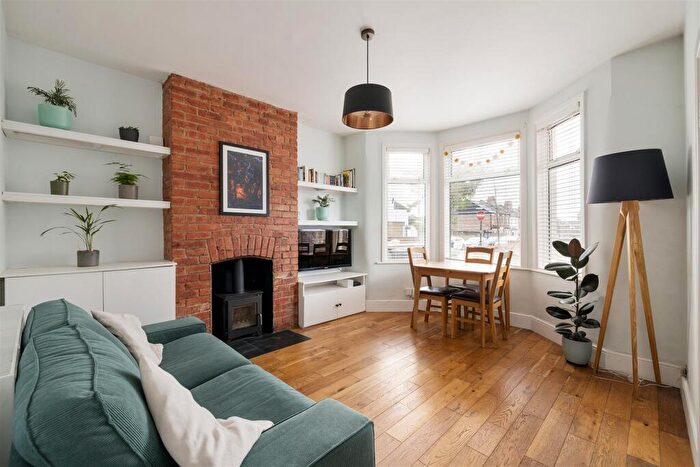 2 Bedroom Flat For Sale In Erskine Road, Walthamstow, E17