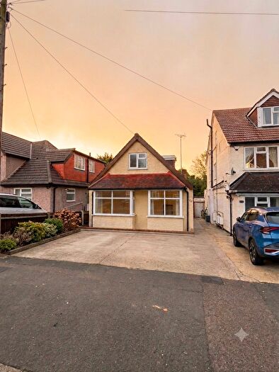 4 Bedroom Bungalow To Rent In Brooke Avenue, South Harrow, HA2