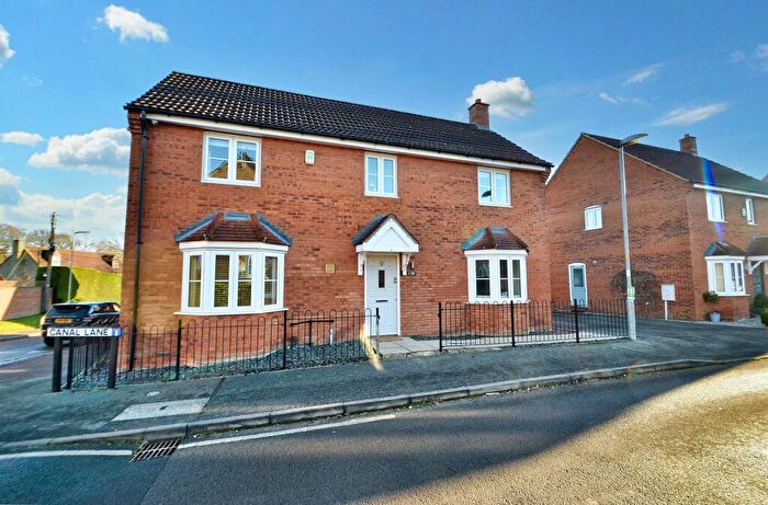4 Bedroom Detached House For Sale In Canal Lane, Deanshanger, MK19