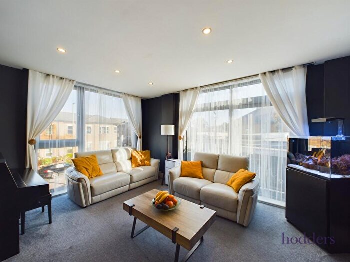 2 Bedroom Apartment To Rent In Chertsey, Surrey, KT16