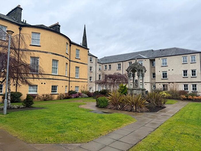 2 Bedroom Flat To Rent In St Brycedale Court, Kirkcaldy, KY1