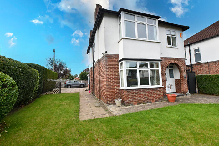 3 Bedroom Detached House To Rent In Broadoaks Road, M33