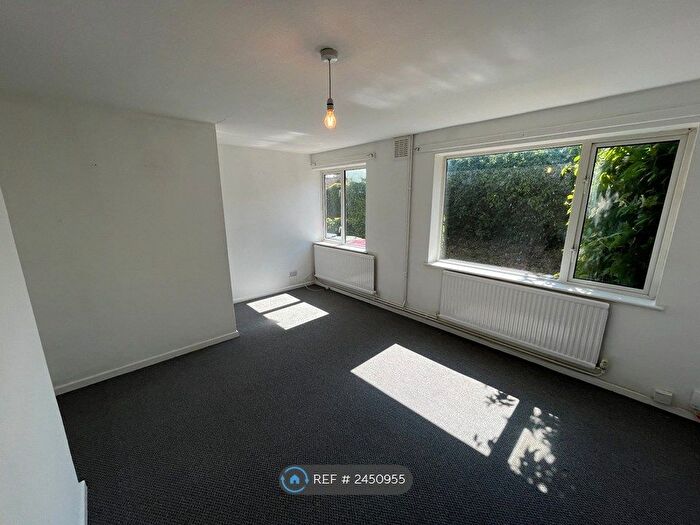 3 Bedroom Semi-Detached House To Rent In Springfield Avenue, Shirebrook, Mansfield, NG20