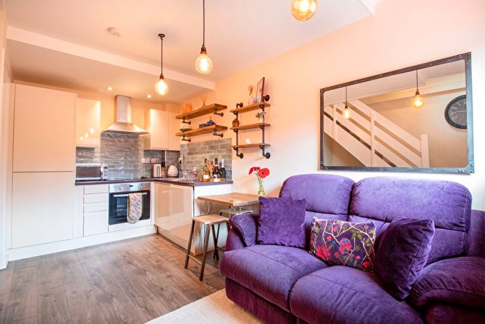 1 Bedroom Flat To Rent In The Chandlers, Leeds, LS2