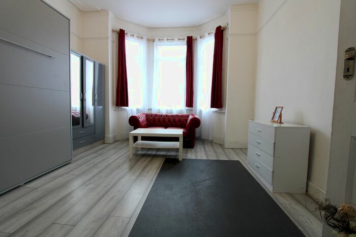 1 Bedroom Flat To Rent In Adelphi Road, Epsom KT17