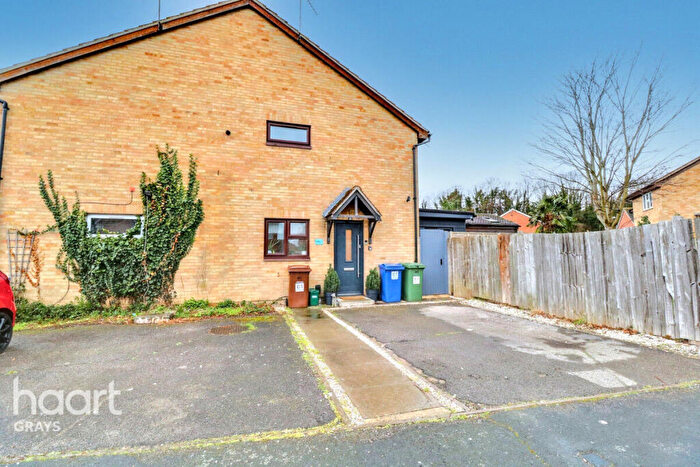 1 Bedroom End Of Terrace House For Sale In Curling Lane, Grays, RM17