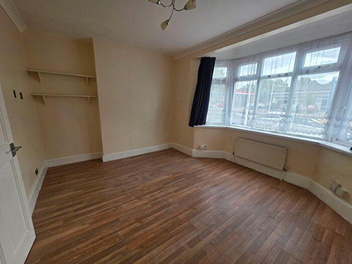 1 Bedroom Flat To Rent In Chigwell Road, Woodford Green, IG8