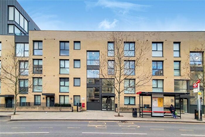 2 Bedroom Apartment To Rent In Percival Avenue, London, NW9