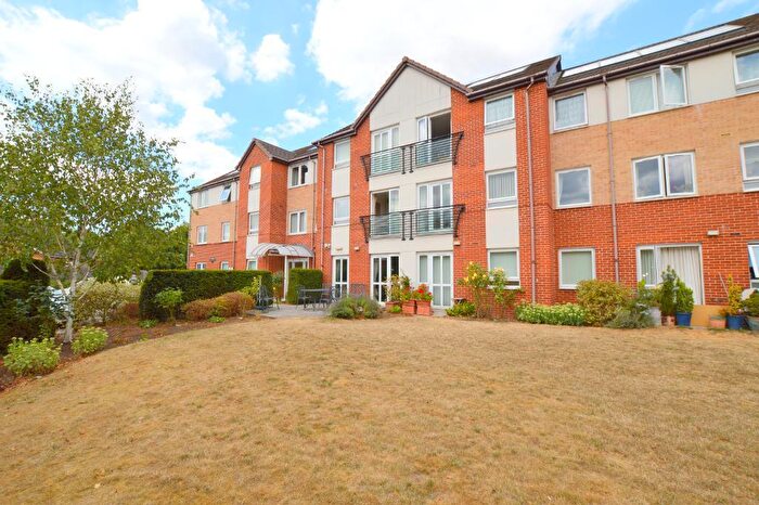 1 Bedroom Retirement Property For Sale In Hughes Court, Barton Hills, Luton, Bedfordshire, LU3