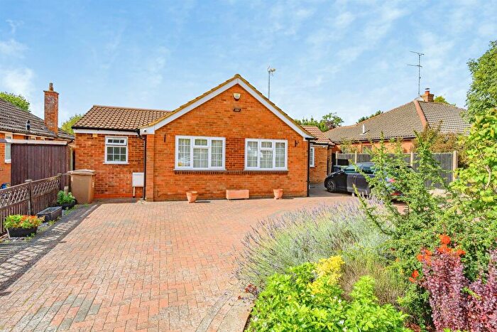 3 Bedroom Detached Bungalow For Sale In Wistow Road, Luton, LU3