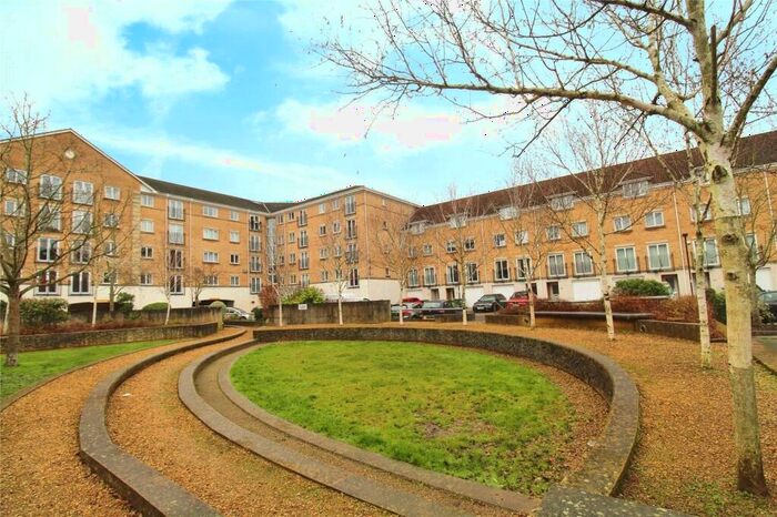 2 Bedroom Flat To Rent In The Dell, Southampton, SO15