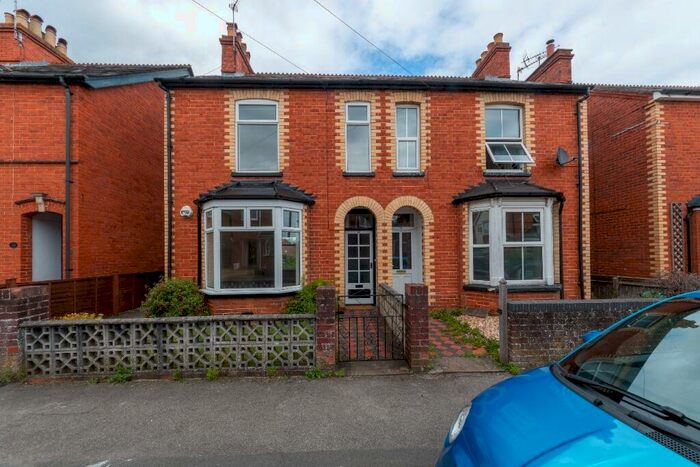 3 Bedroom Semi-Detached House To Rent In Clifton Road, Newbury, RG14