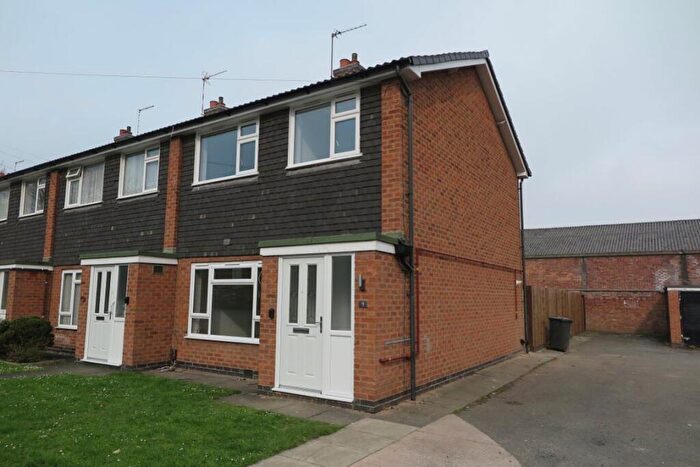 3 Bedroom Town House To Rent In Thurcaston Road, Leicester, LE4