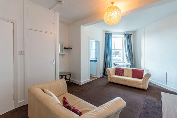 1 Bedroom Flat To Rent In L Buccleuch Street, Edinburgh, EH8