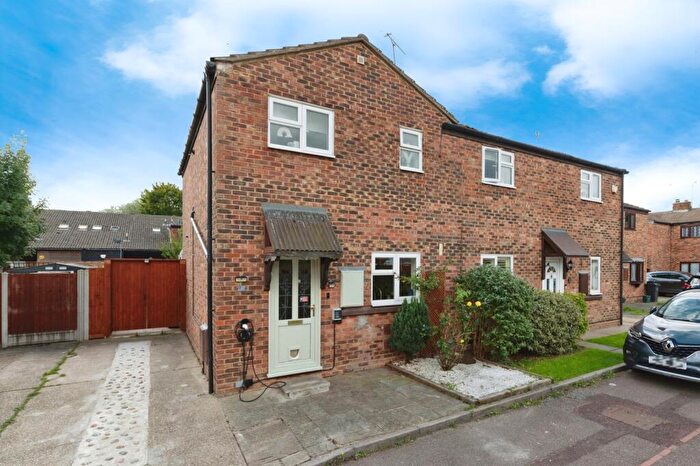 3 Bedroom Semi-Detached House For Sale In Chalvedon Avenue, Basildon, Essex, SS13