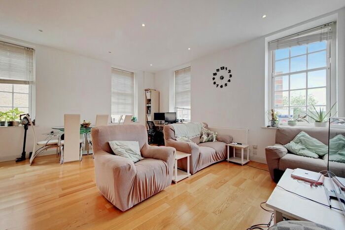 2 Bedroom Property To Rent In Clapham Common South Side, London, SW4