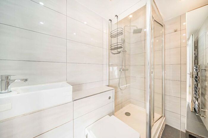 2 Bedroom Flat For Sale In Gassiot Road, London, SW17