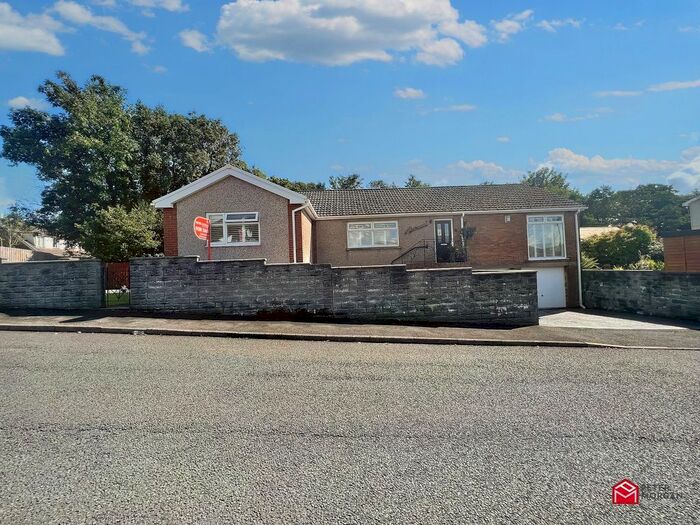 4 Bedroom Detached House For Sale In Heol Faen, Maesteg, Bridgend., CF34