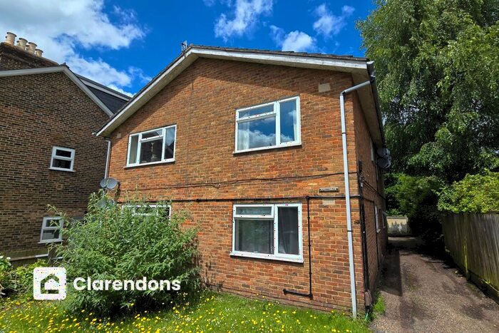 2 Bedroom Flat To Rent In Reigate, Surrey, RH2