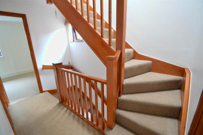 4 Bedroom Semi-Detached House To Rent In Nineacres Way, Coulsdon, CR5
