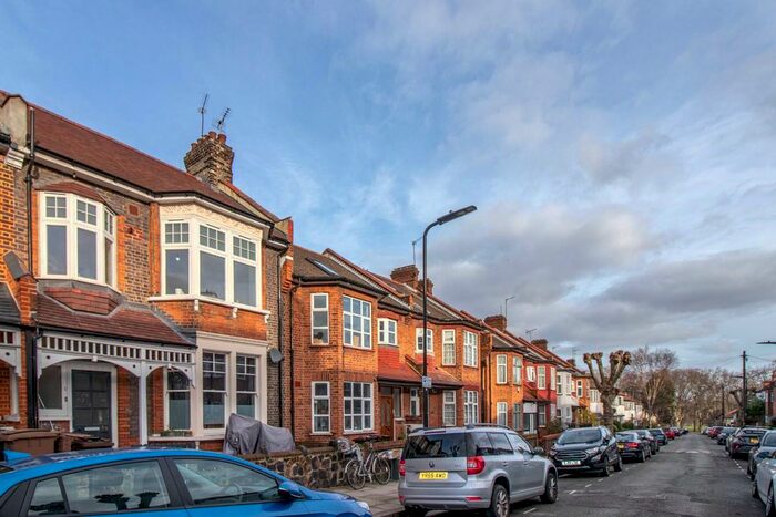 2 Bedroom Flat To Rent In Cleveleys Road, London, E5