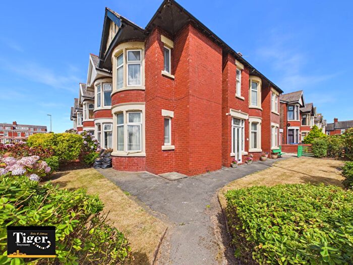 3 Bedroom End Of Terrace House For Sale In King Edward Avenue, Blackpool, FY2