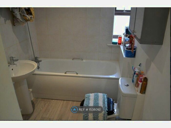 2 Bedroom Flat To Rent In Fore Street, Hayle, TR27