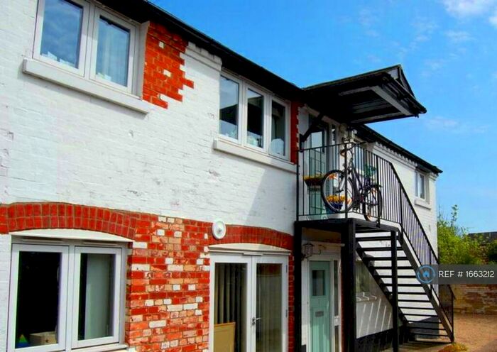 2 Bedroom Flat To Rent In The Street, Woodbridge, IP12