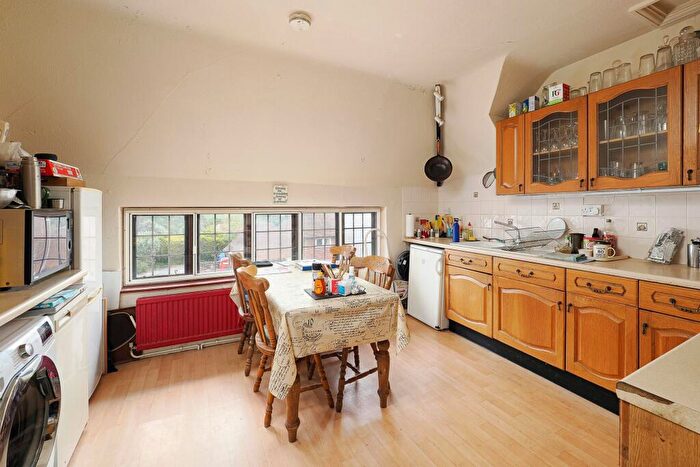 2 Bedroom Apartment For Sale In High Street, Elham, CT4