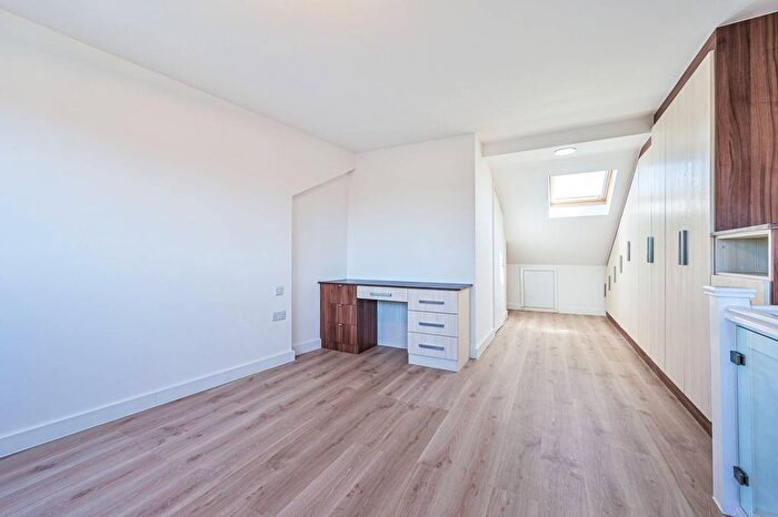 3 Bedroom Property To Rent In Percy Road, North Finchley, London, N12