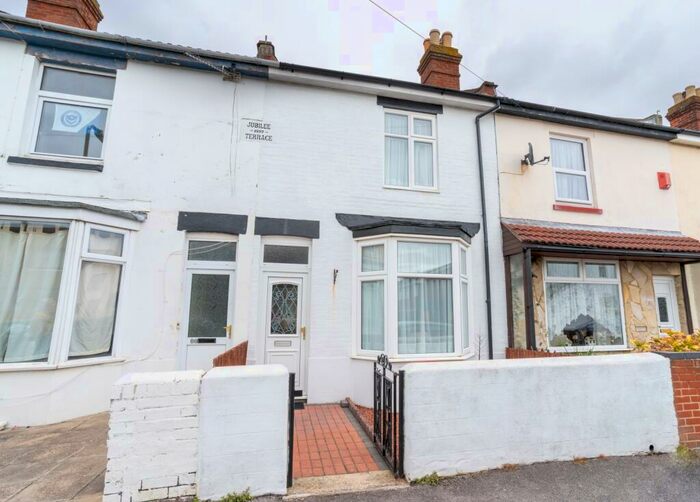 3 Bedroom House To Rent In Gosport Road, Lee-on-the-solent, Hampshire, PO13