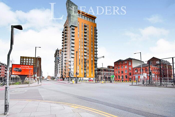 2 Bedroom Apartment To Rent In Skyline Central, Goulden Street, Manchester, M4